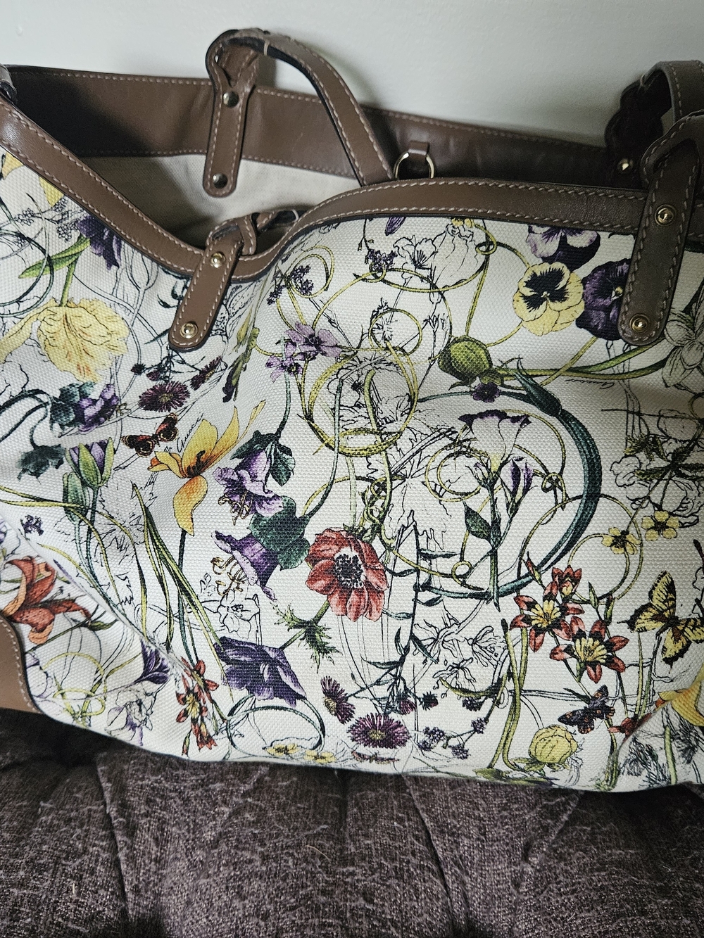 GUCCI!! Rare, Gorgeous, Gucci Floral Canvas Tote Bag with Brown Trim